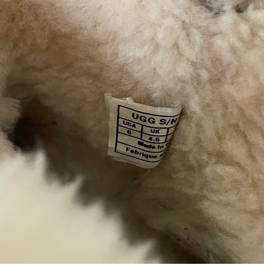 Ugg Mini Bailey Button - image 7